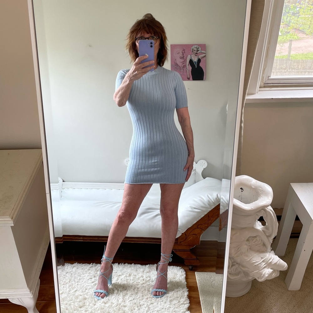 SHORT SLEEVE LIGHT BLUE FOUND NECK RIBBED KNIT MINI DRESS STRETCH VINTAGE